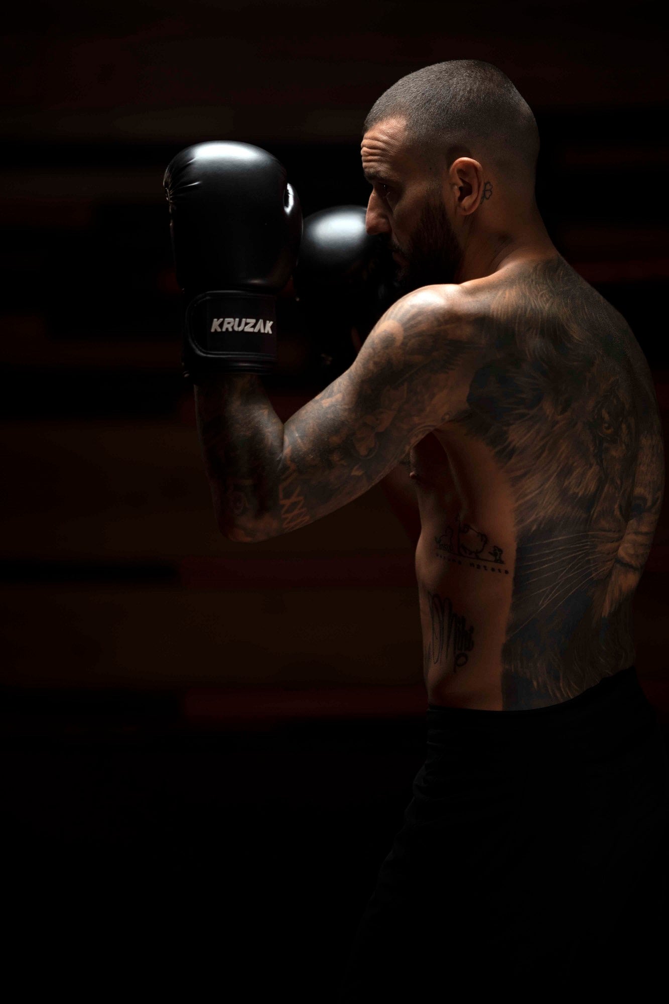 Man wearing Kruzak Black boxing gloves