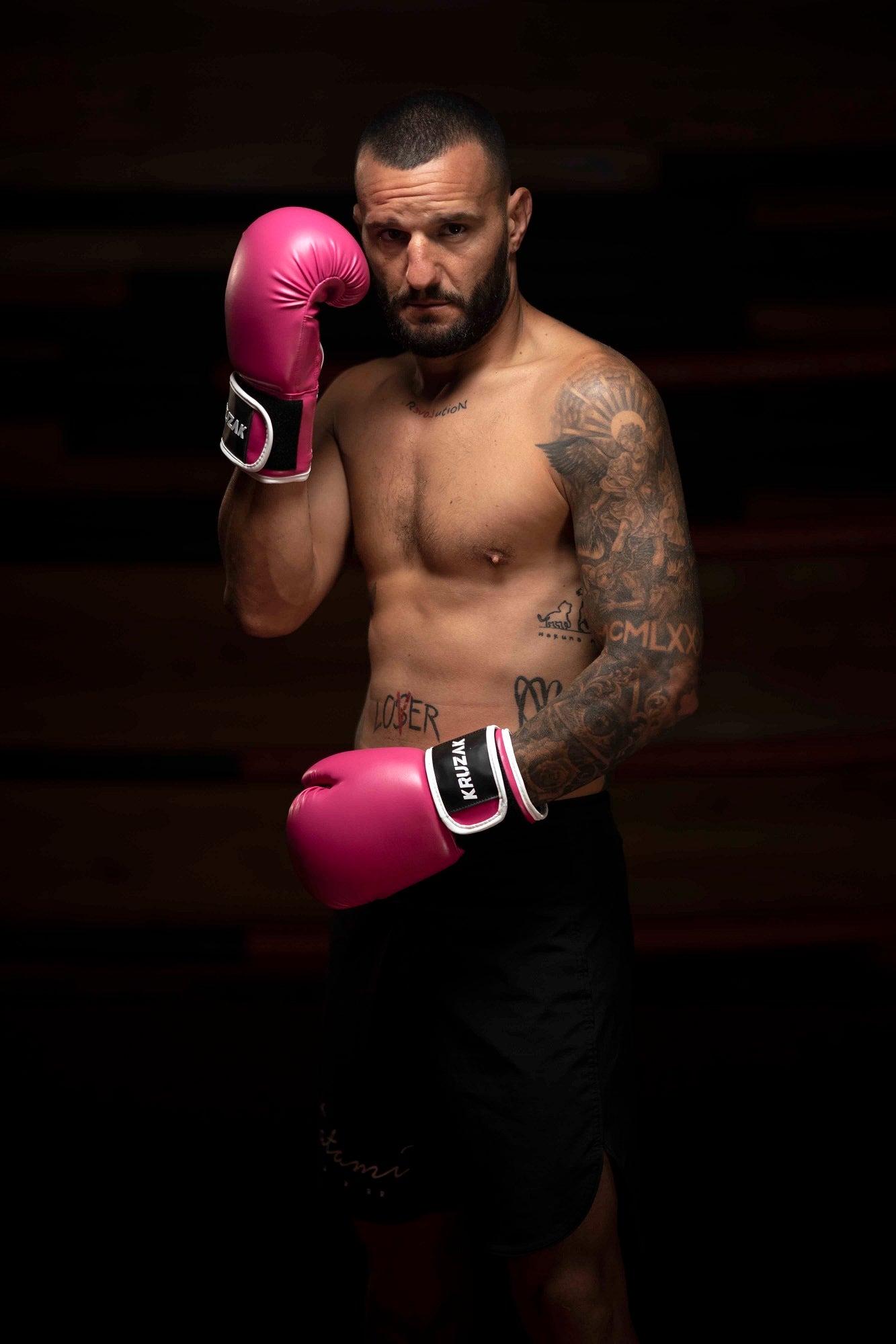 Man wearing Kruzak Pink boxing gloves