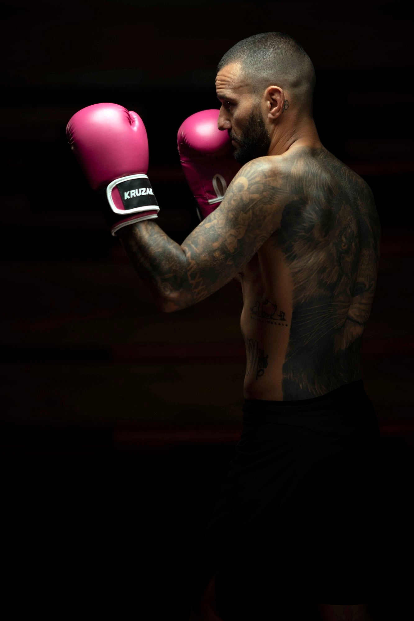 Man wearing Kruzak Pink boxing gloves