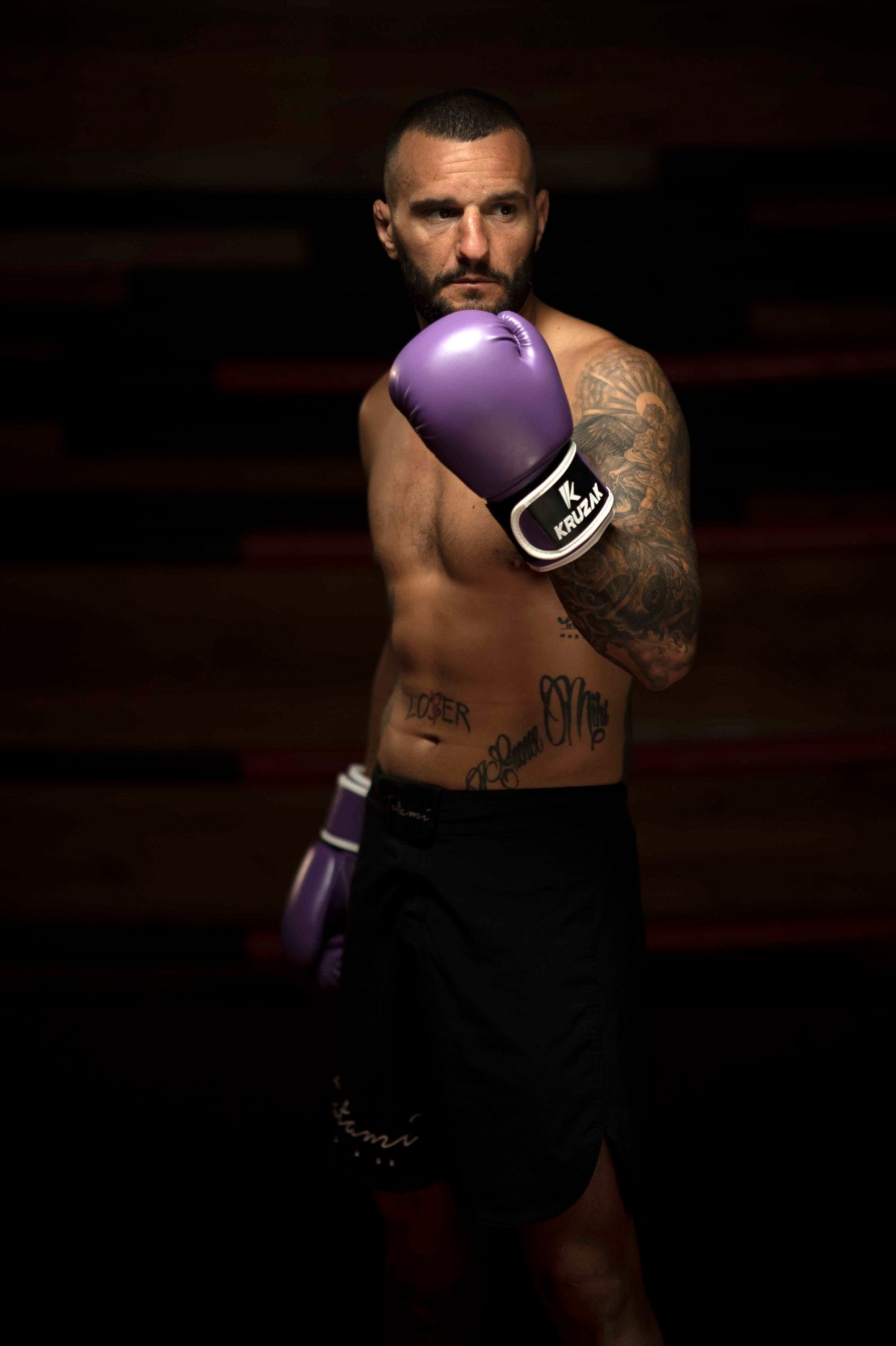 Man wearing Kruzak Purple boxing gloves